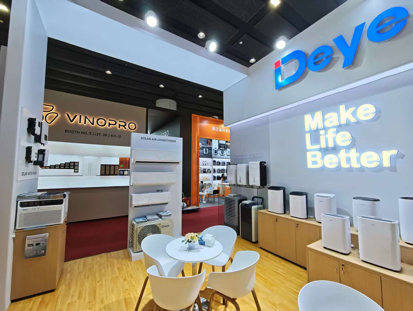 Deye Solar Air Conditioners & Water Pumps Shine at Canton Fair, Captivating Global Buyers